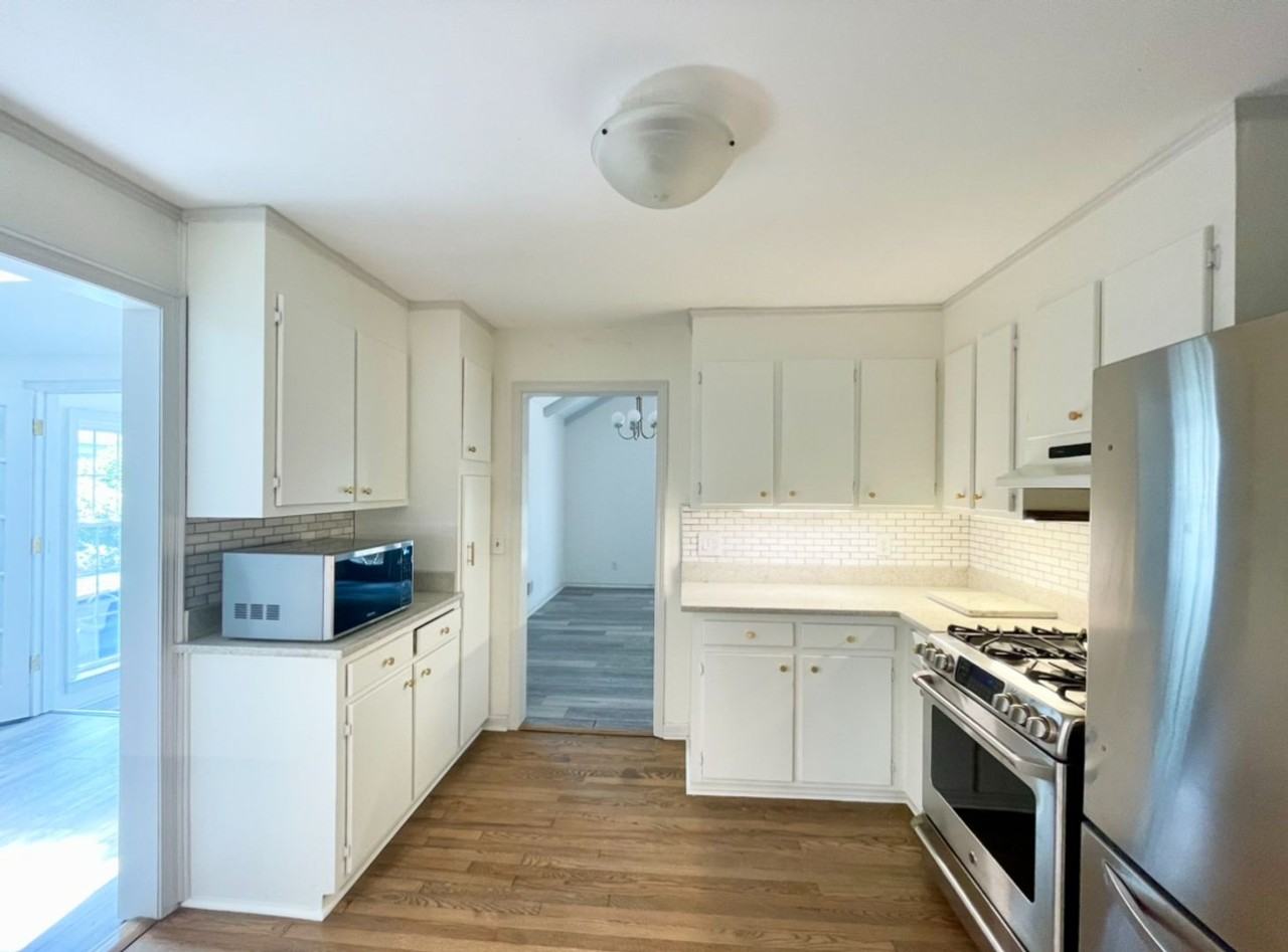 4110 Cassina Rd - Photo 3 of 10