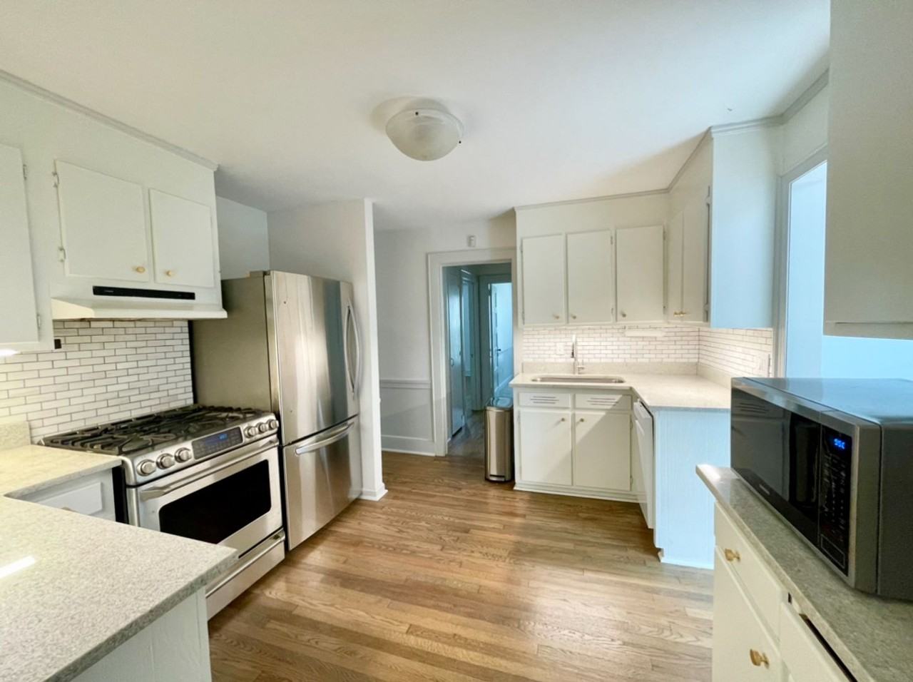 4110 Cassina Rd - Photo 4 of 10