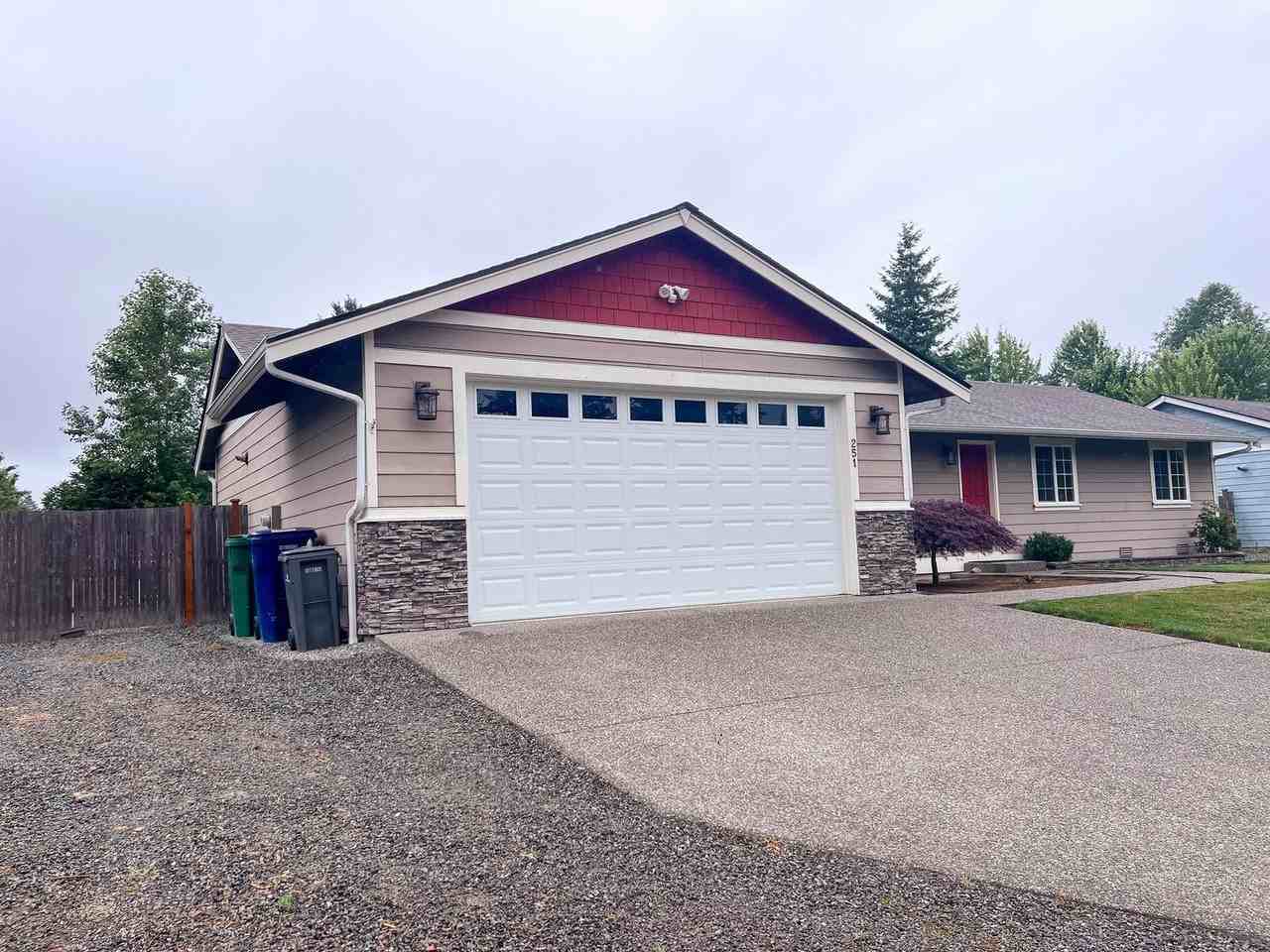 251 19th St - Photo 2 of 35