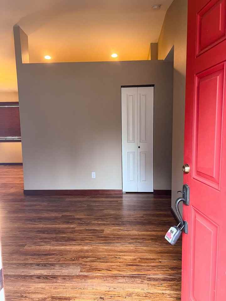 251 19th St - Photo 4 of 35