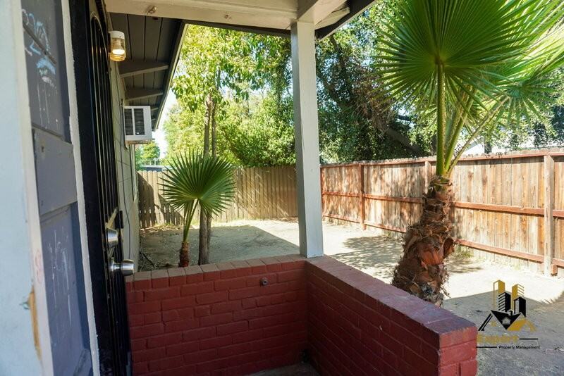 697 Santiago Ave - Photo 4 of 18