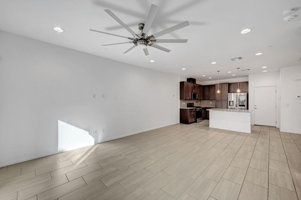 985 Via Lombardi Ave - Photo 2 of 38