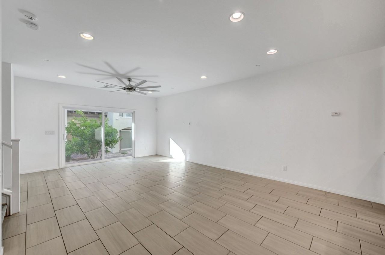 985 Via Lombardi Ave - Photo 5 of 38