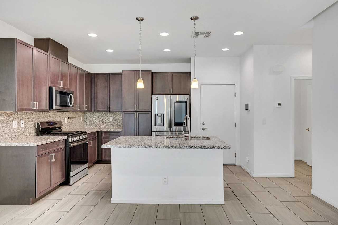 985 Via Lombardi Ave - Photo 6 of 38