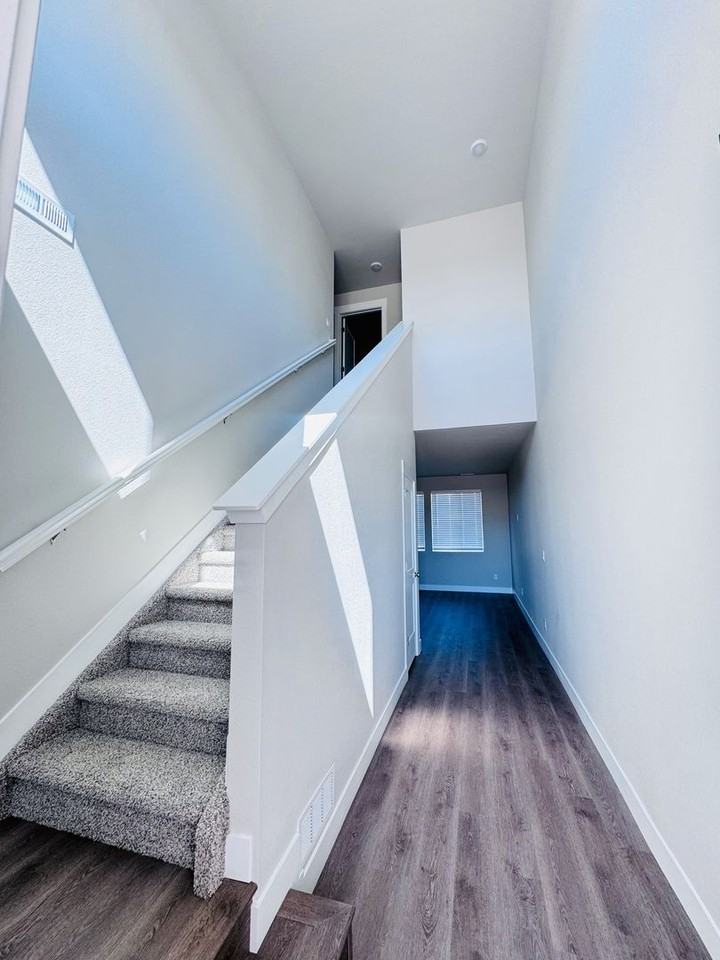 10318 Moynihan Hts - Photo 2 of 25