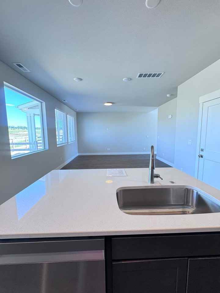 10318 Moynihan Hts - Photo 4 of 25