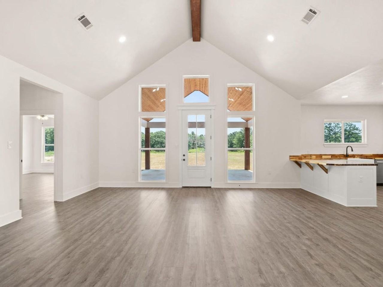 3639 Belview Rd - Photo 3 of 20