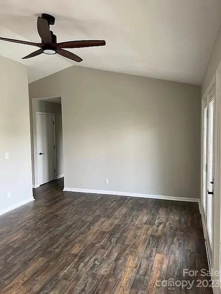 6116 Meadow Rose Ln - Photo 4 of 17