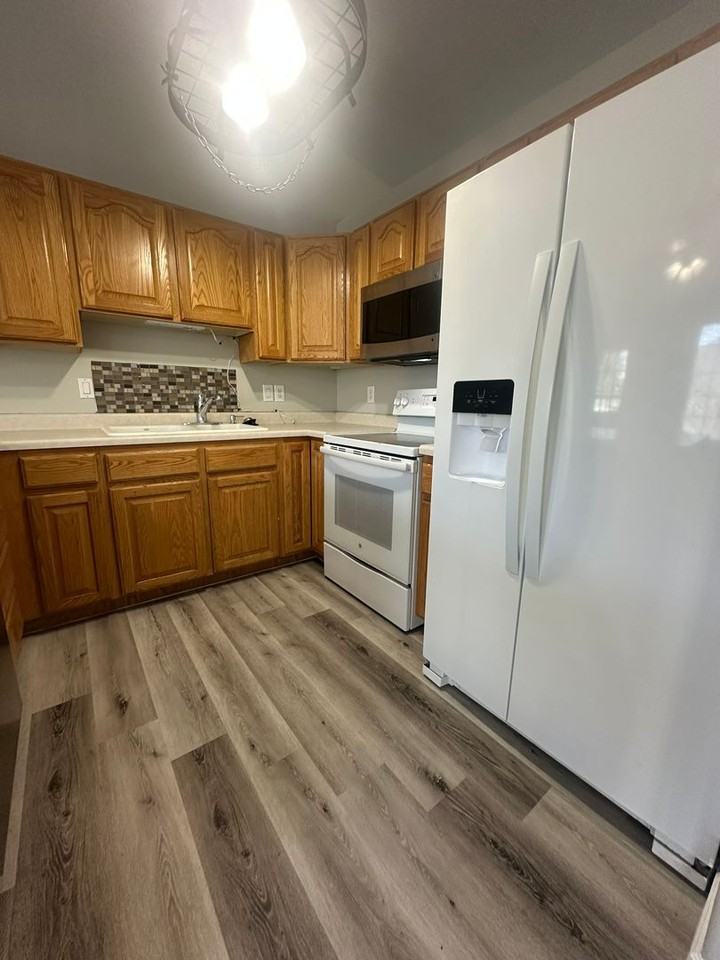 1982 West 2025 South - Photo 4 of 21