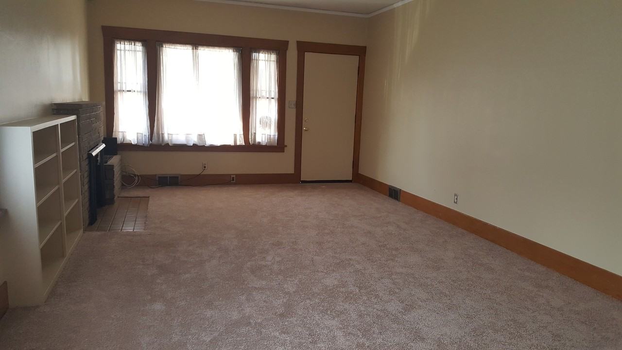124 I St Se - Photo 3 of 17