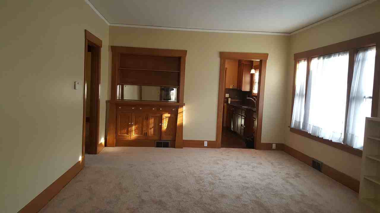 124 I St Se - Photo 5 of 17