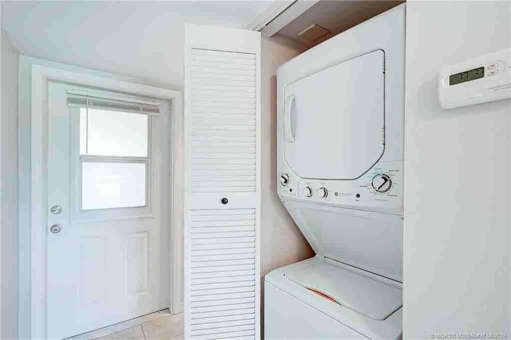 5539 Ne Gulfstream Way - Photo 6 of 26