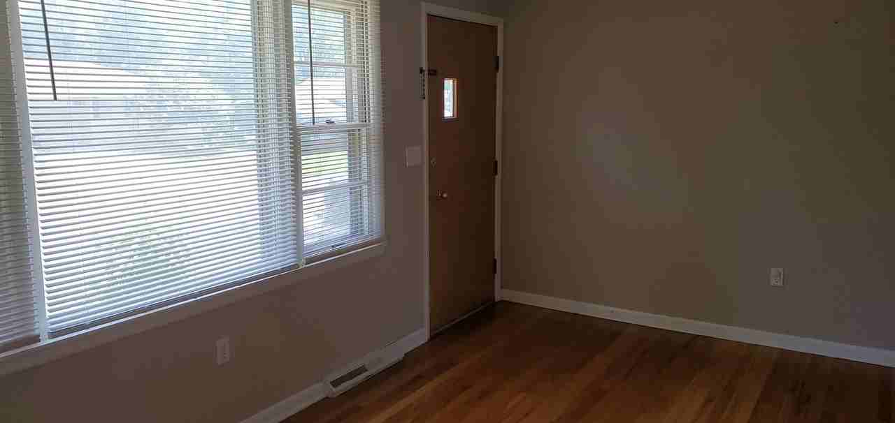 1607 Highridge Dr - Photo 3 of 15