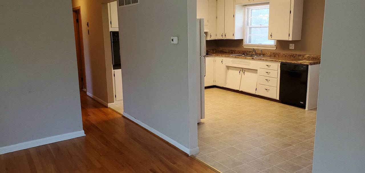 1607 Highridge Dr - Photo 4 of 15