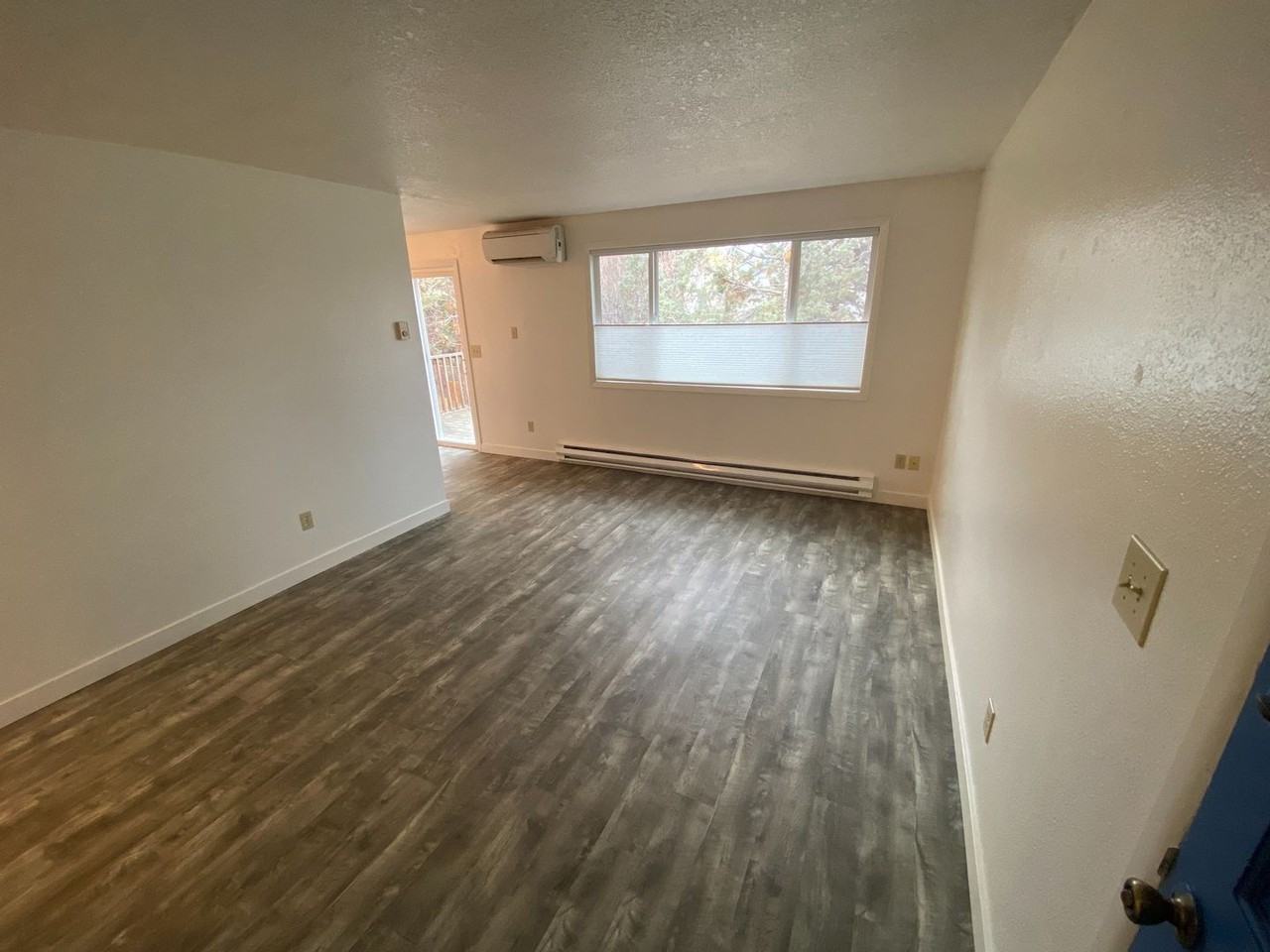 1205 Ne Ross Rd - Photo 2 of 10