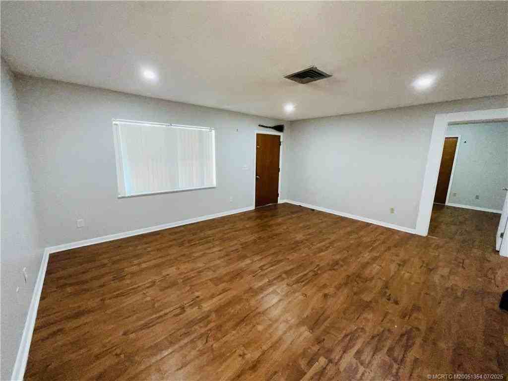 5213 Hummingbird Way - Photo 4 of 19