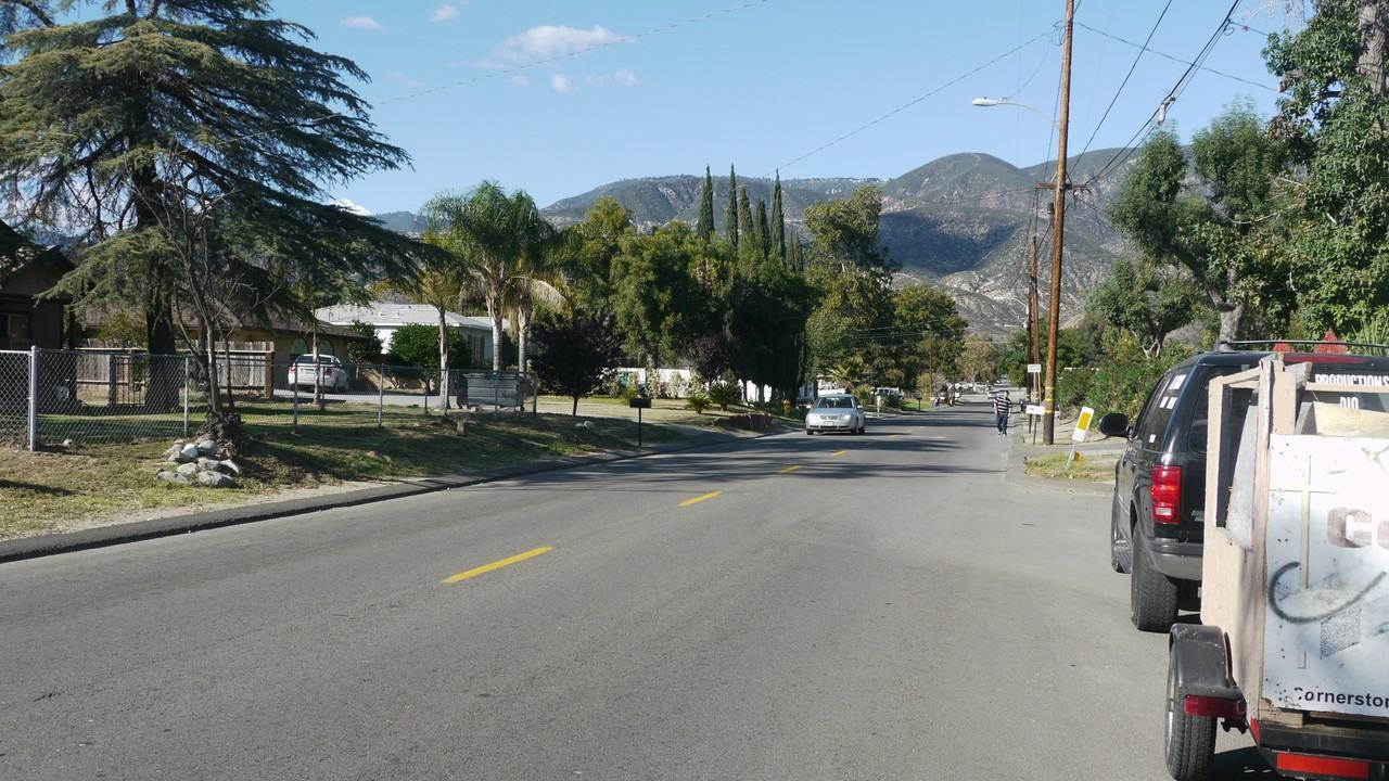 4135 N E St - Photo 2 of 25