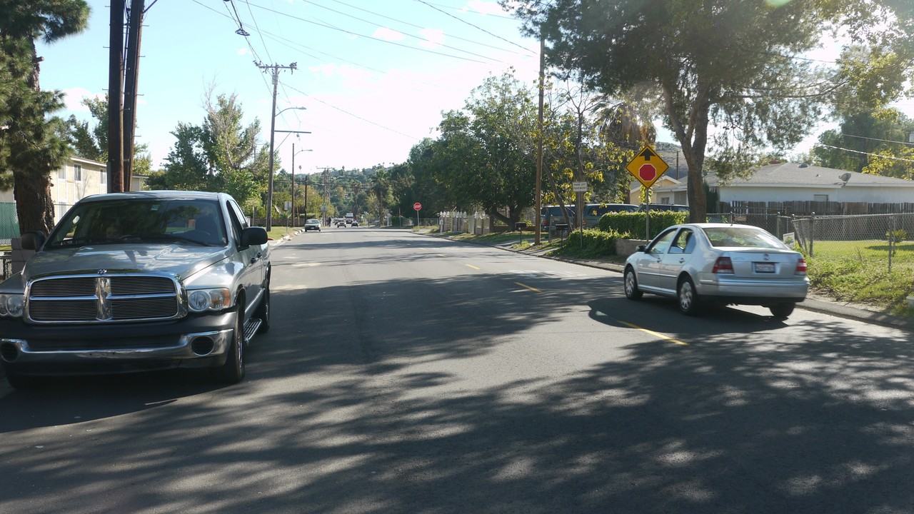 4135 N E St - Photo 3 of 25