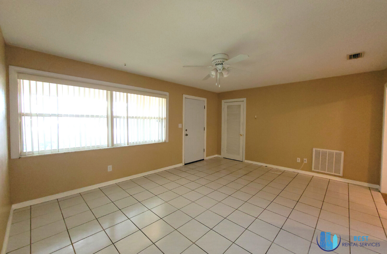 5611 63rd St N - Photo 2 of 17