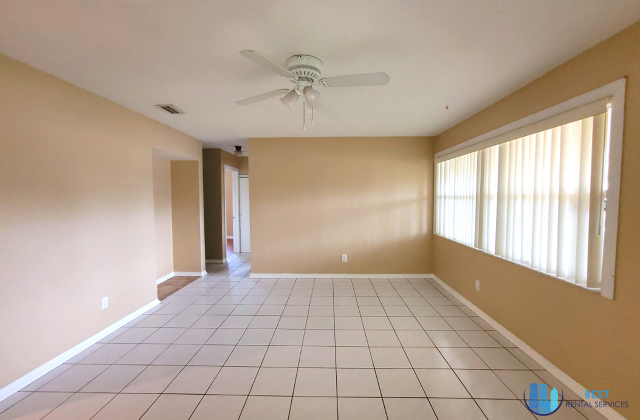 5611 63rd St N - Photo 3 of 17