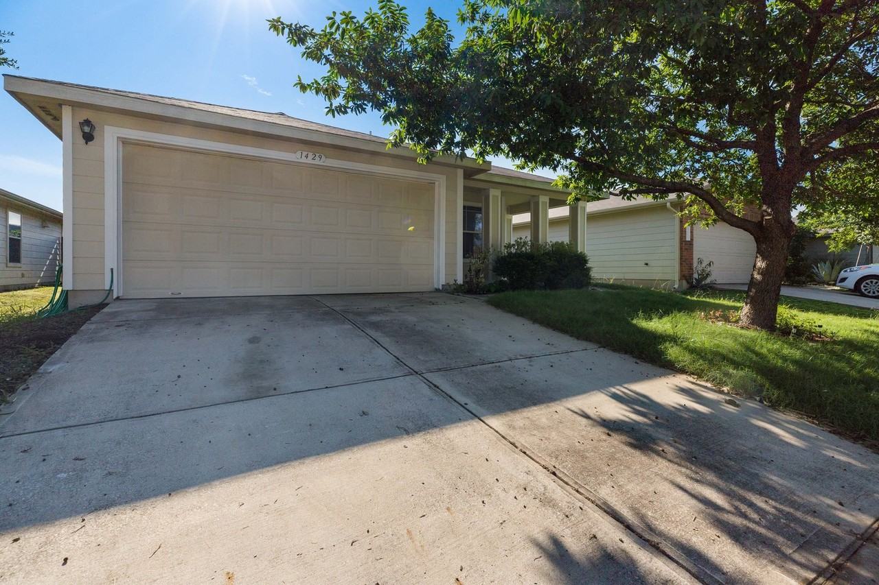 1429 Poppy Seed Ln - Photo 2 of 20