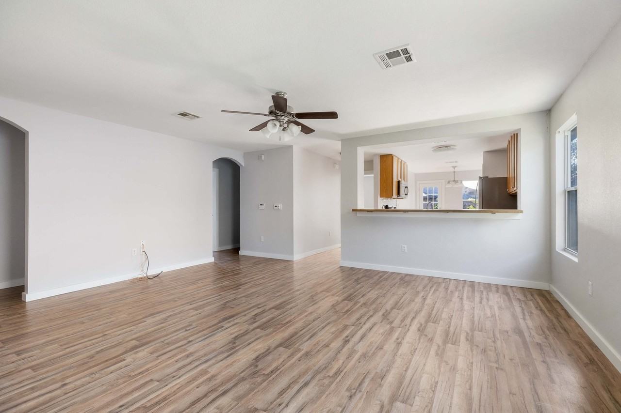 1429 Poppy Seed Ln - Photo 4 of 20