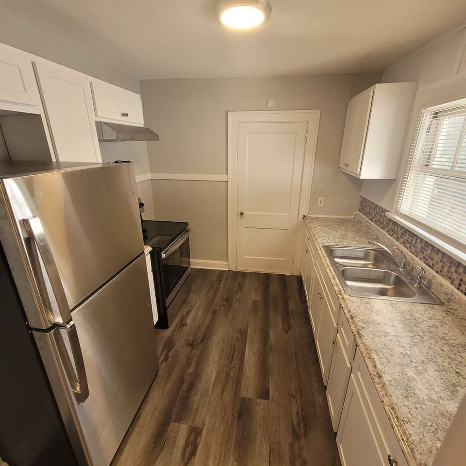 3310 Tracy Ave - Photo 2 of 11