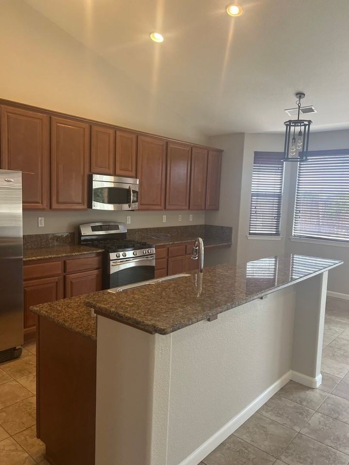 1892 Kinglet Dr - Photo 3 of 16