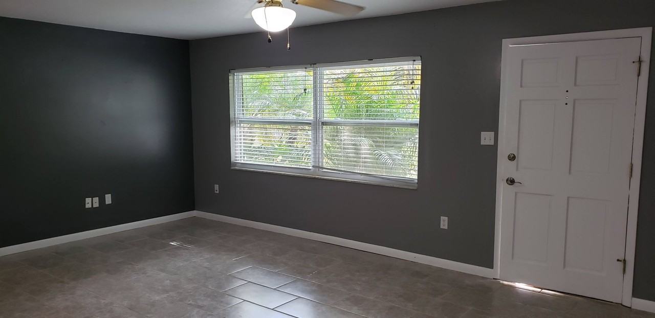 2302 Hutchinson Ave - Photo 3 of 28