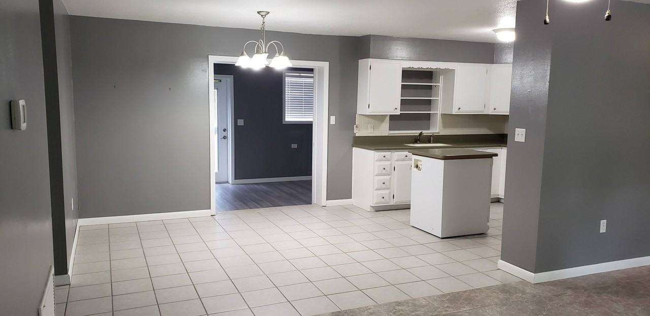 2302 Hutchinson Ave - Photo 5 of 28