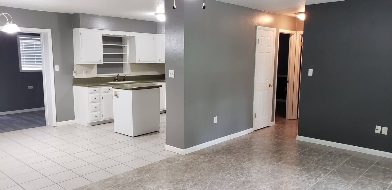 2302 Hutchinson Ave - Photo 6 of 28