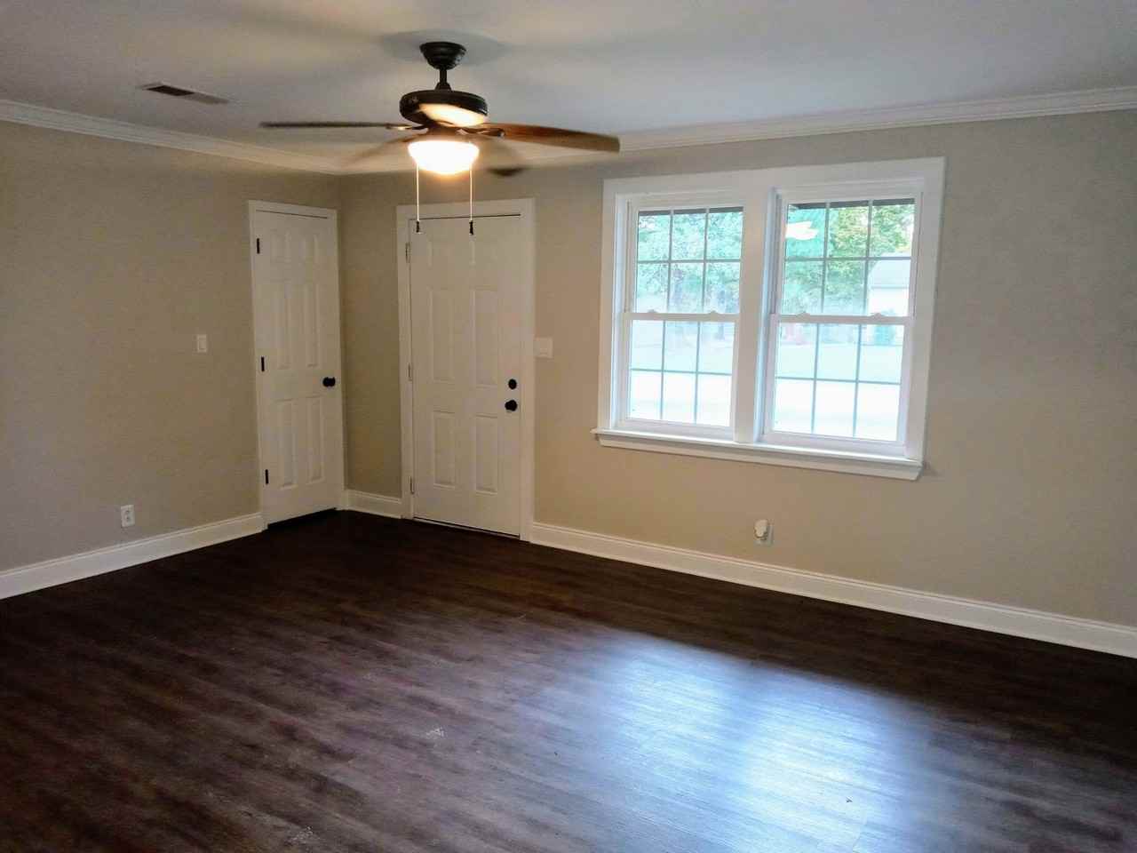 407 Roselawn Dr - Photo 2 of 14