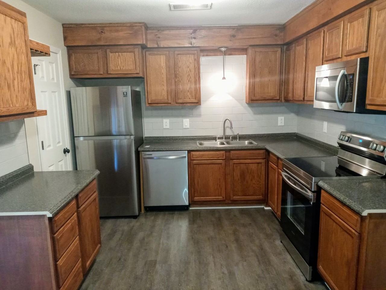 407 Roselawn Dr - Photo 4 of 14
