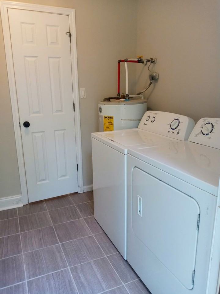 407 Roselawn Dr - Photo 7 of 14