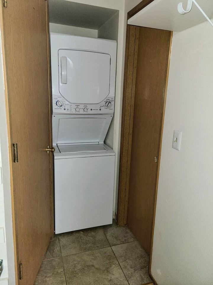 1400 Selmi Dr - Photo 2 of 11