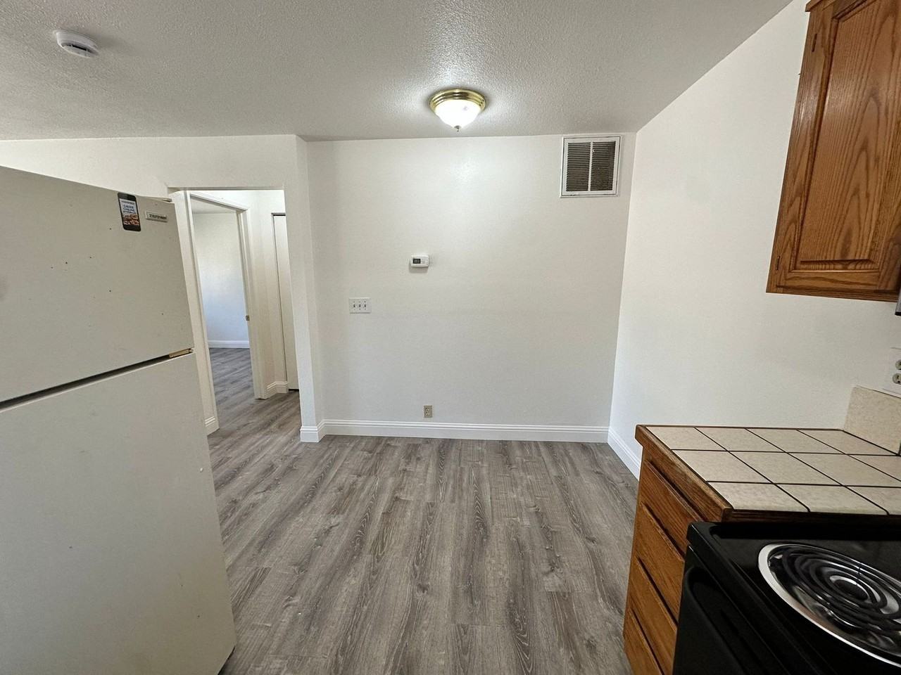 1400 Selmi Dr - Photo 3 of 11