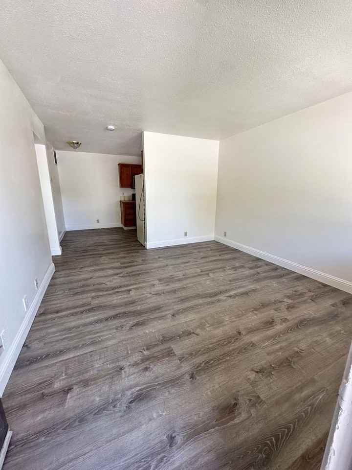 1400 Selmi Dr - Photo 4 of 11