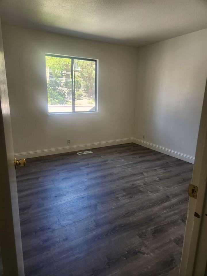 1400 Selmi Dr - Photo 7 of 11
