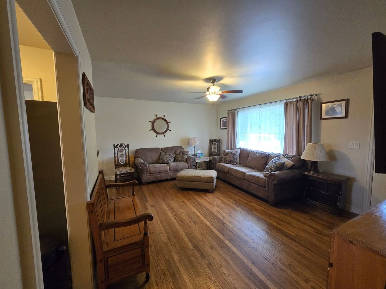 296 Mesa Dr - Photo 3 of 12