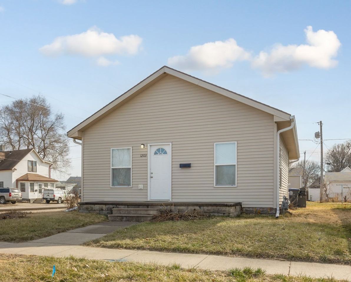 1203 7th Ave - Photo 3 of 21