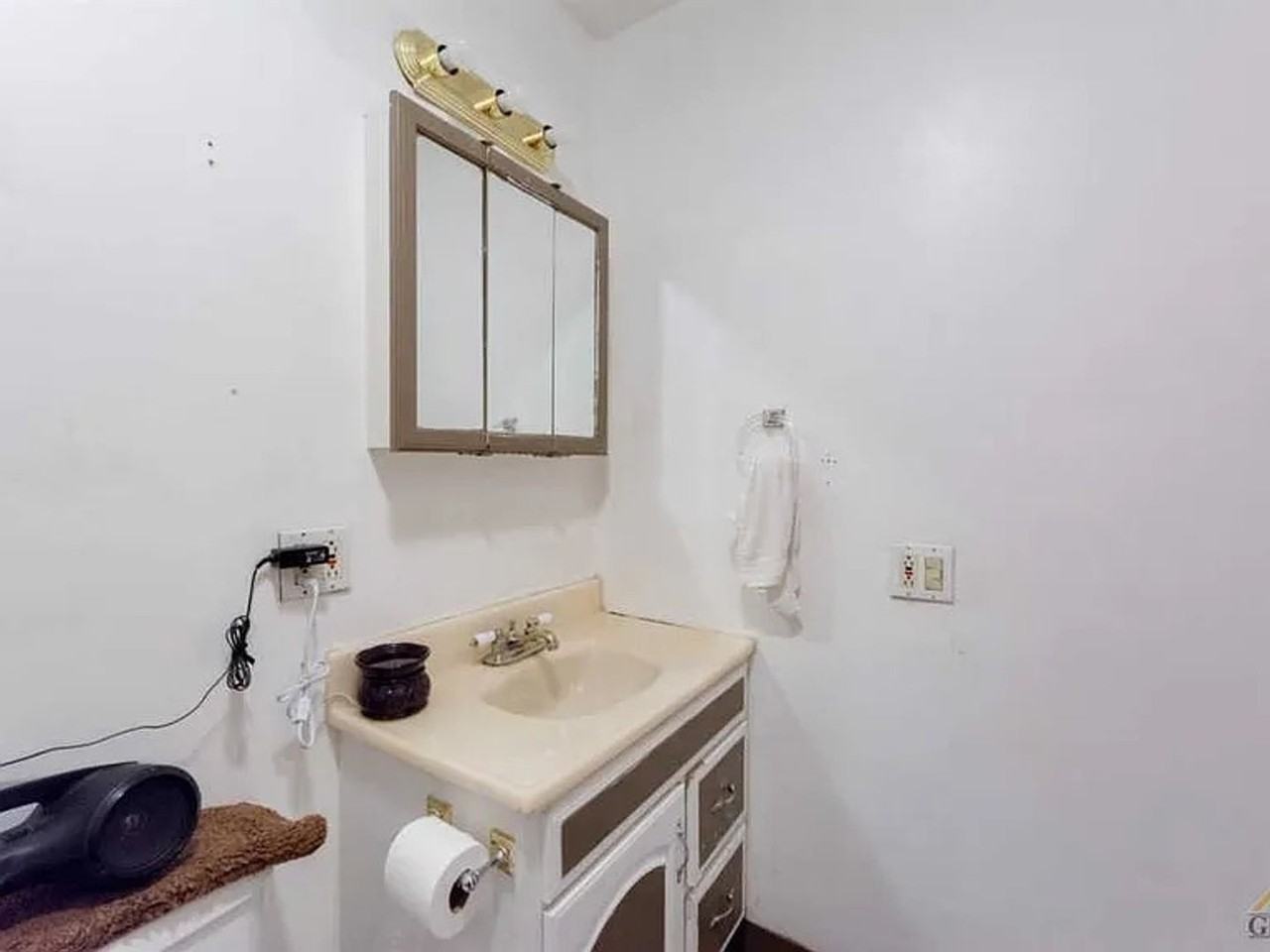 300 San Emidio St - Photo 6 of 10