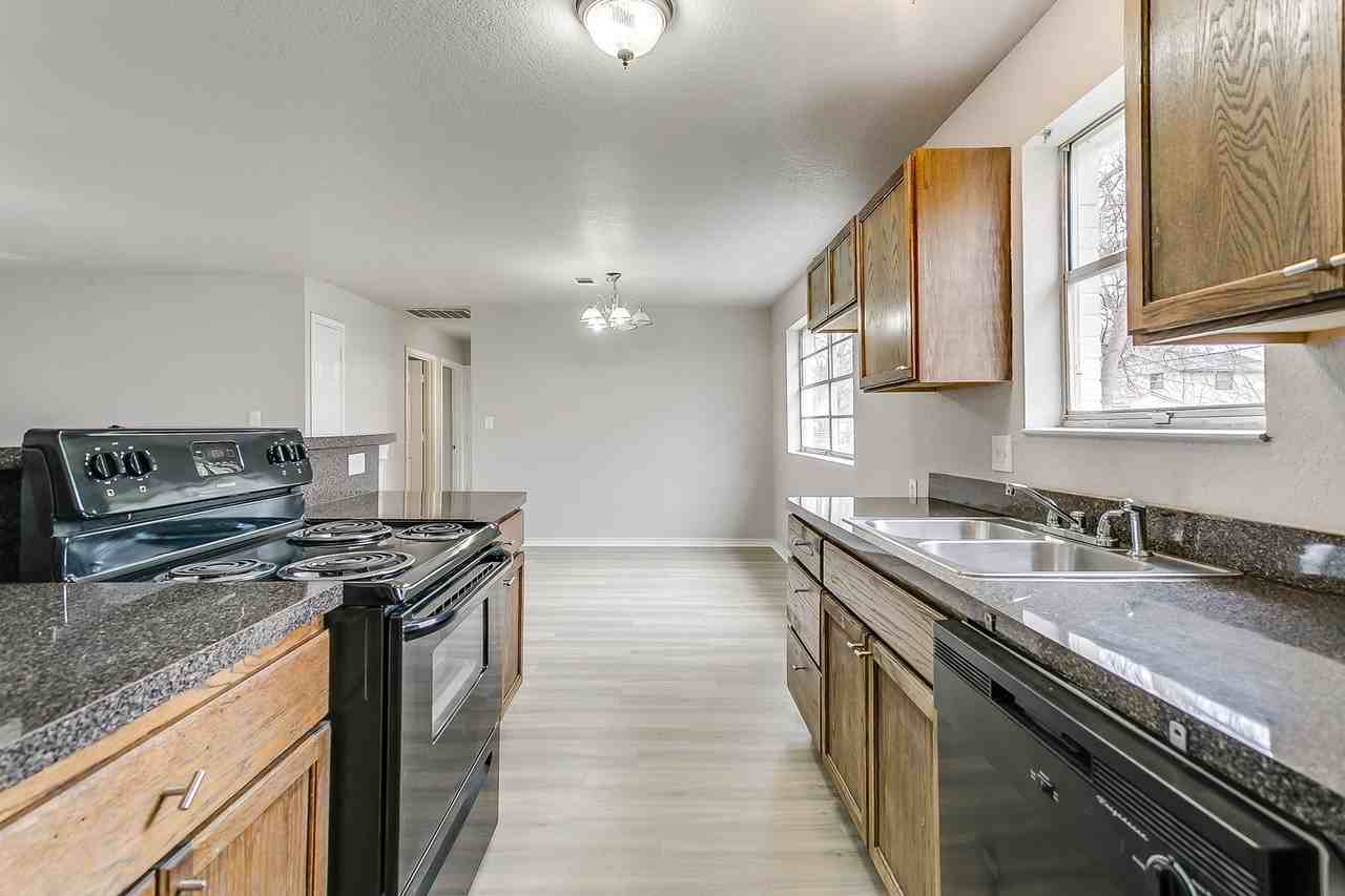 712 Sw Sunset Ln - Photo 3 of 14
