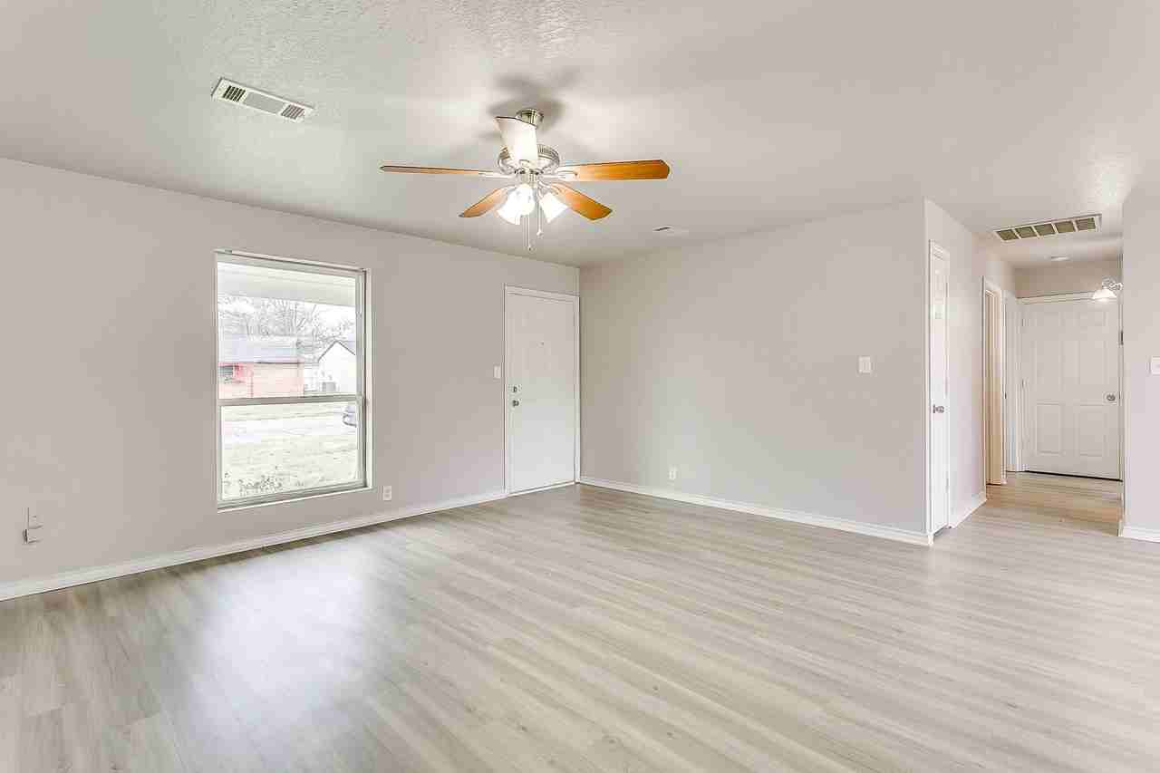 712 Sw Sunset Ln - Photo 4 of 14