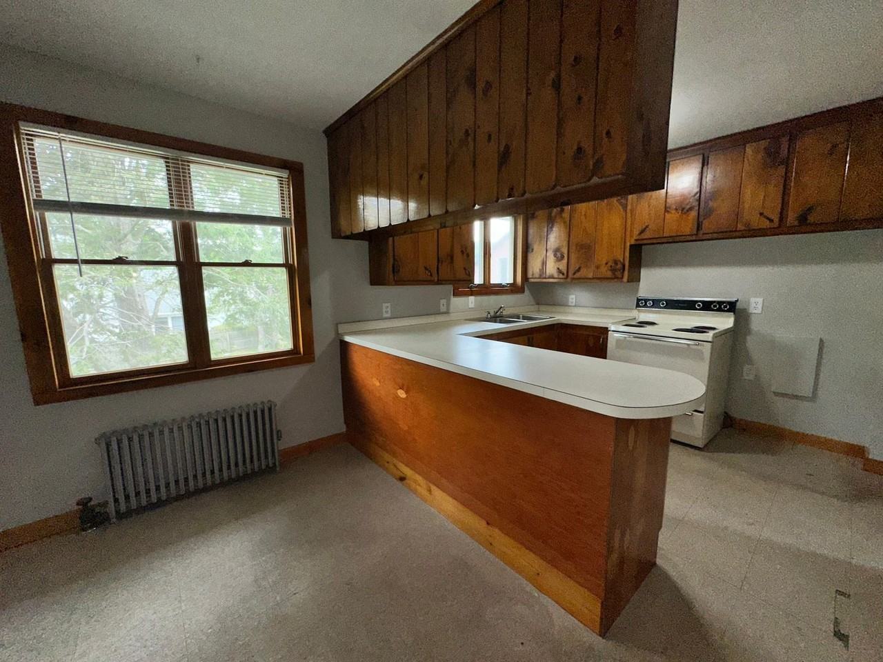 36 Elm St - Photo 3 of 13