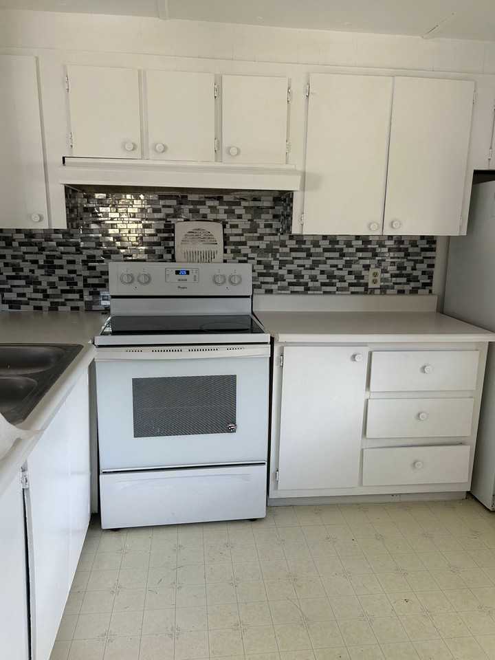 2 Bedroom 1 bath - Photo 2 of 6