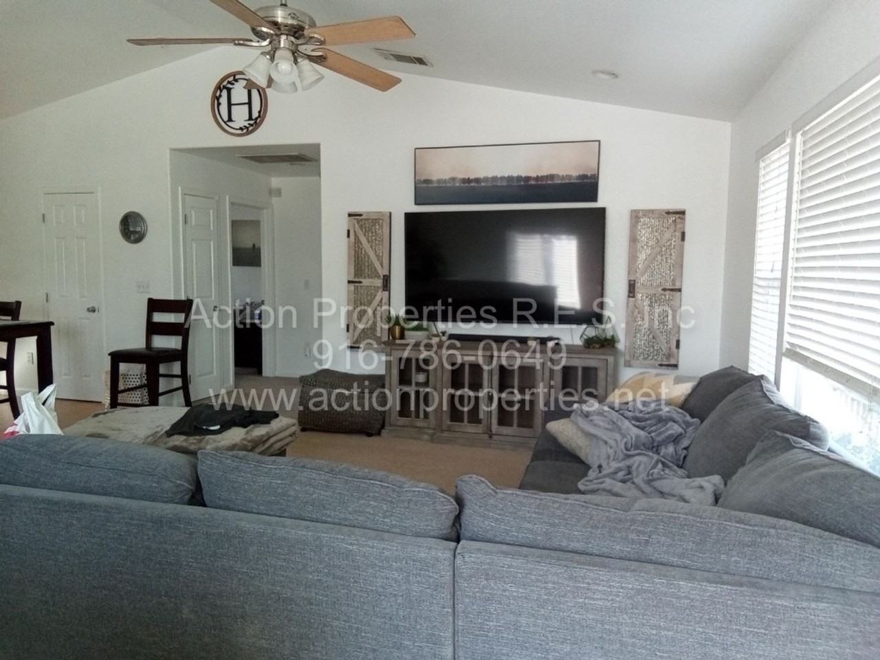 128 Willow Ave - Photo 3 of 6