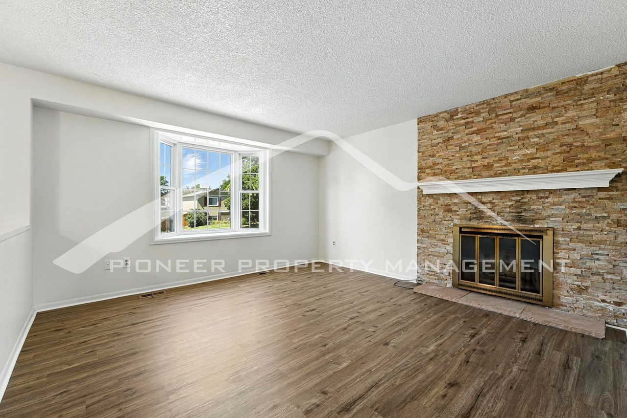 16327 E Brunswick Pl - Photo 3 of 26