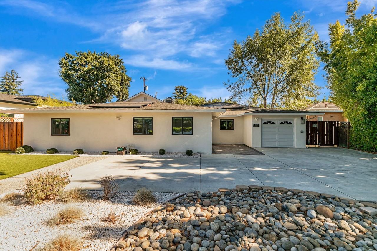 18549 Bucknall Rd - Photo 2 of 24