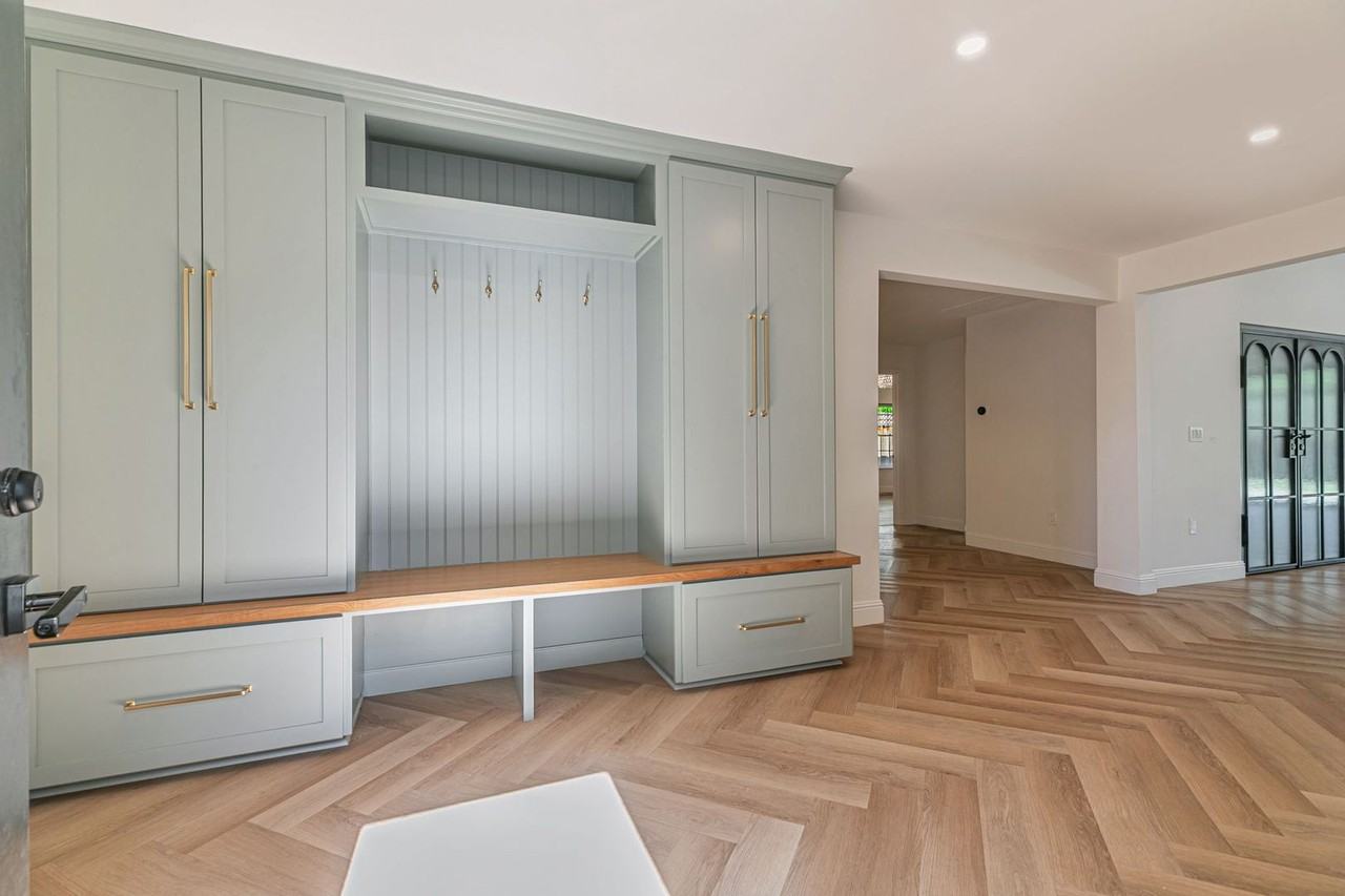 18549 Bucknall Rd - Photo 3 of 24