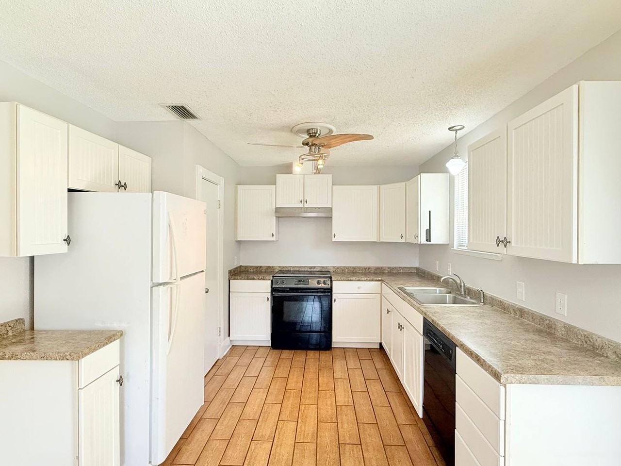 4904 Andrea Ln - Photo 4 of 14